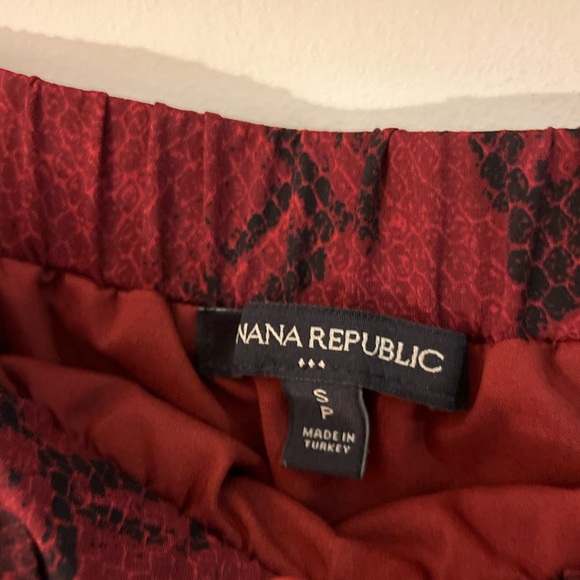 Banana Republic (Outlet) Red Snake Print Skirt S - Picture 4 of 7
